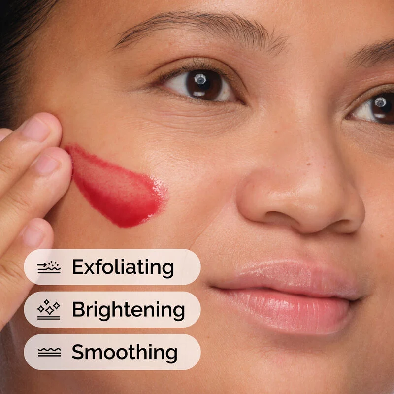Model applying The Ordinary AHA 30% + BHA 2% Peeling Solution